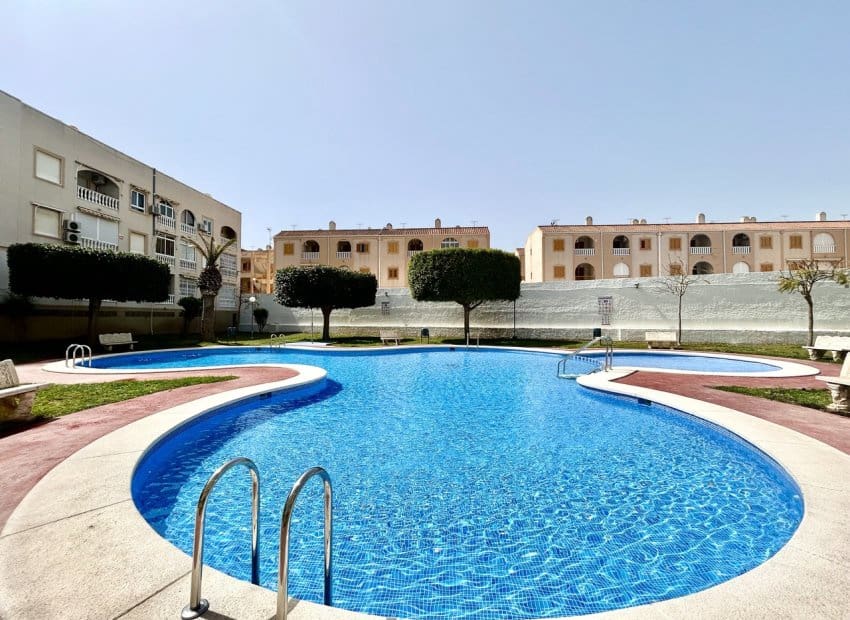 2 quarto Apartamento para venda em Torrevieja com piscina - 133 900 € (Ref: 9769015)
