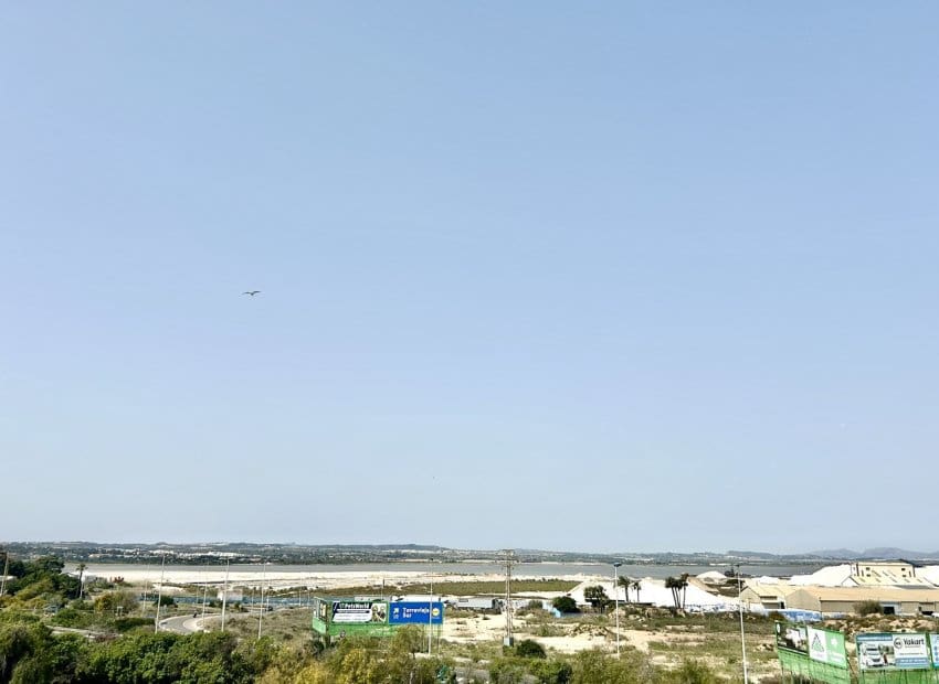 2 quarto Apartamento para venda em Torrevieja com piscina - 133 900 € (Ref: 9769015)