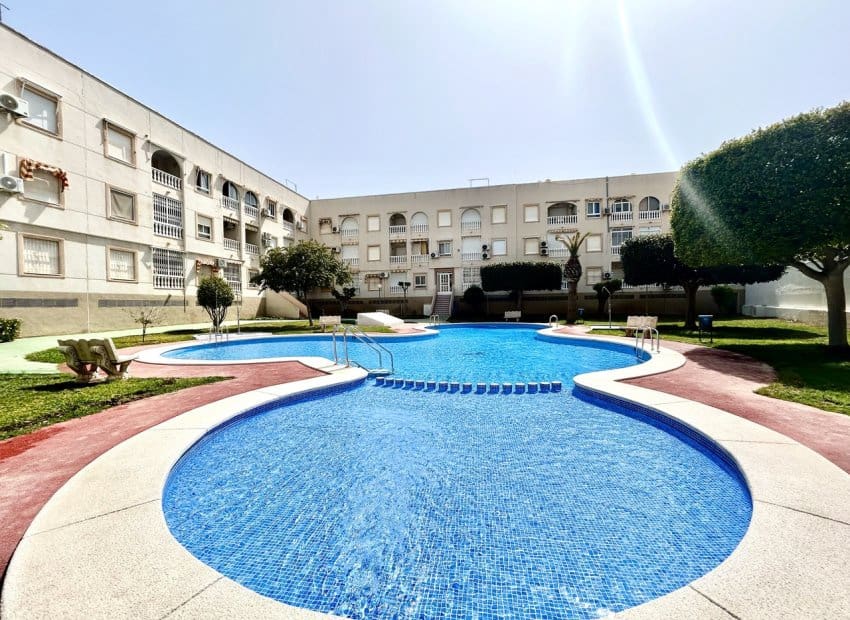 2 quarto Apartamento para venda em Torrevieja com piscina - 133 900 € (Ref: 9769015)