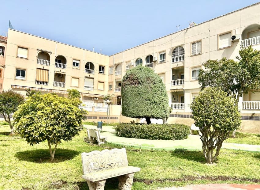 2 quarto Apartamento para venda em Torrevieja com piscina - 133 900 € (Ref: 9769015)