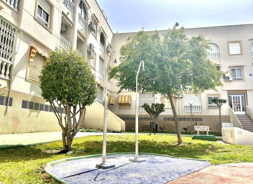 2 quarto Apartamento para venda em Torrevieja com piscina - 133 900 € (Ref: 9769015)