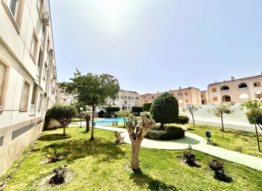 2 quarto Apartamento para venda em Torrevieja com piscina - 133 900 € (Ref: 9769015)