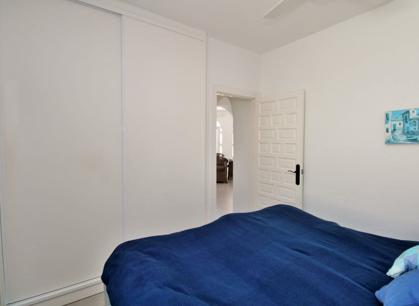 Chalet de 3 habitaciones en Orihuela Costa en venta con piscina - 499.000 € (Ref: 9769017)