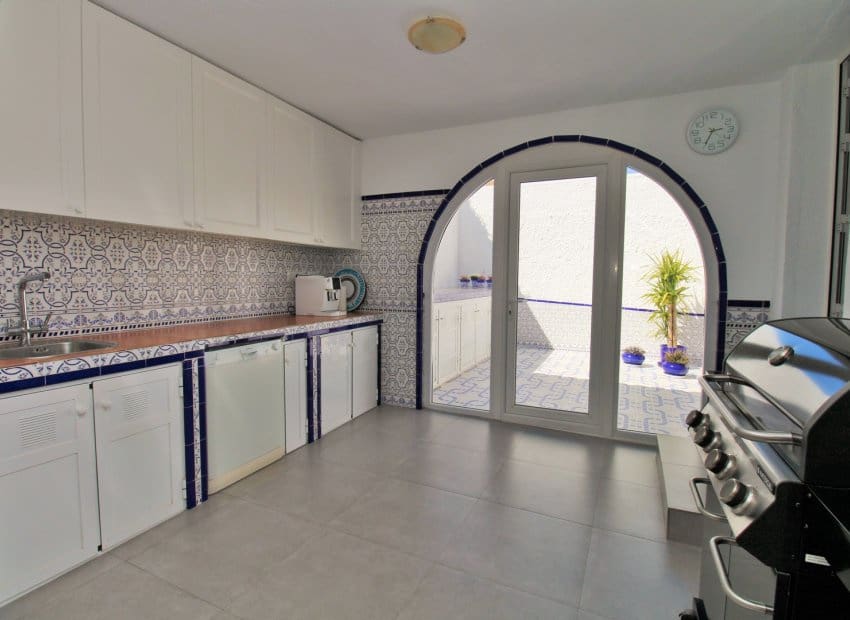 Chalet de 3 habitaciones en Orihuela Costa en venta con piscina - 499.000 € (Ref: 9769017)