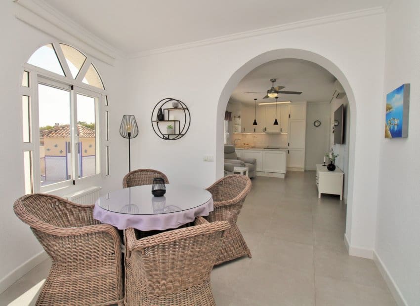 Chalet de 3 habitaciones en Orihuela Costa en venta con piscina - 499.000 € (Ref: 9769017)