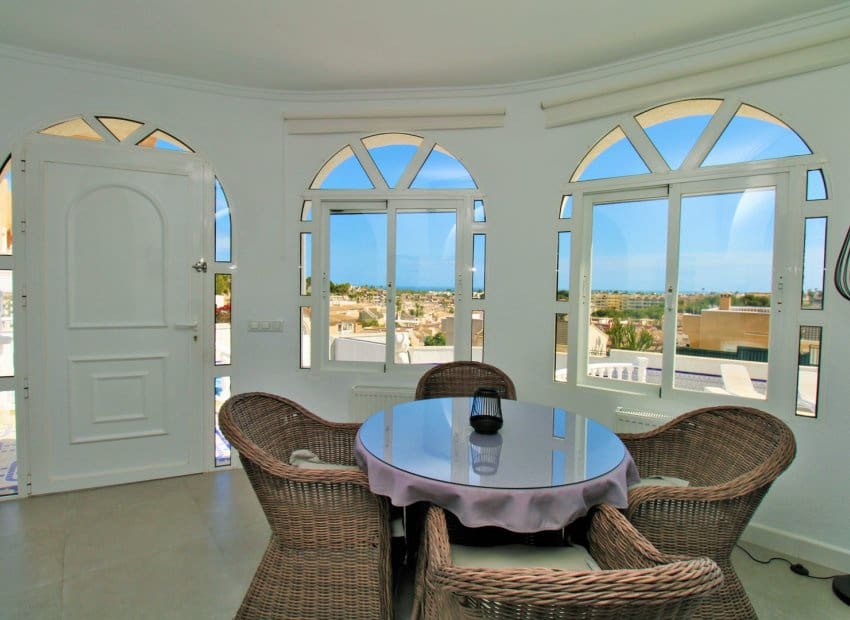 Chalet de 3 habitaciones en Orihuela Costa en venta con piscina - 499.000 € (Ref: 9769017)