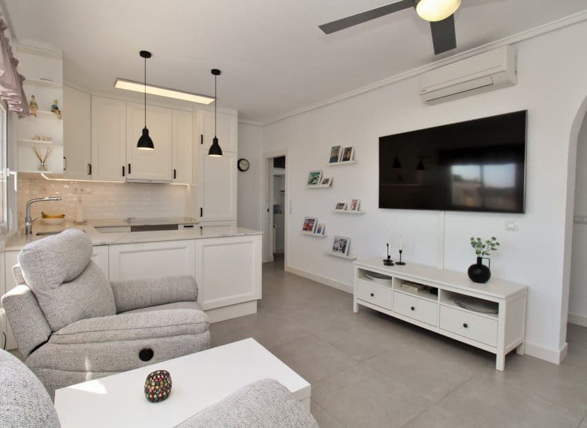 Chalet de 3 habitaciones en Orihuela Costa en venta con piscina - 499.000 € (Ref: 9769017)