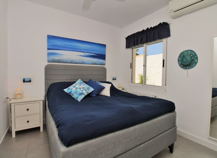 Chalet de 3 habitaciones en Orihuela Costa en venta con piscina - 499.000 € (Ref: 9769017)