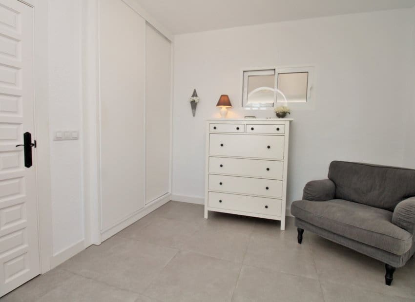 Chalet de 3 habitaciones en Orihuela Costa en venta con piscina - 499.000 € (Ref: 9769017)