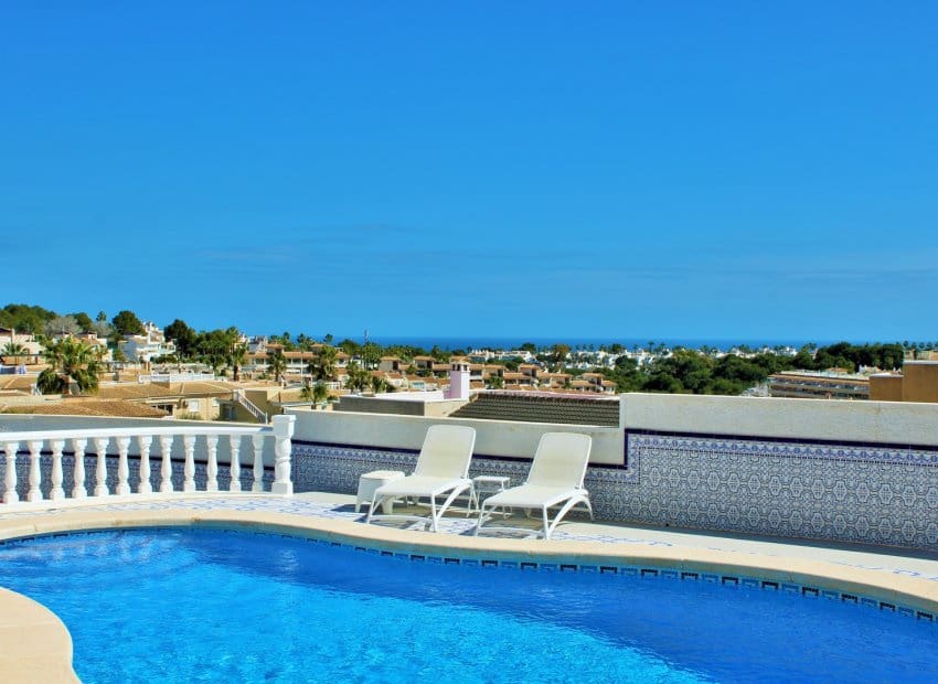 Chalet de 3 habitaciones en Orihuela Costa en venta con piscina - 499.000 € (Ref: 9769017)