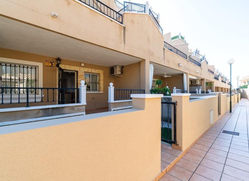 2 Zimmer Apartment zu verkaufen in Orihuela Costa mit Pool - 169.000 € (Ref: 9769023)