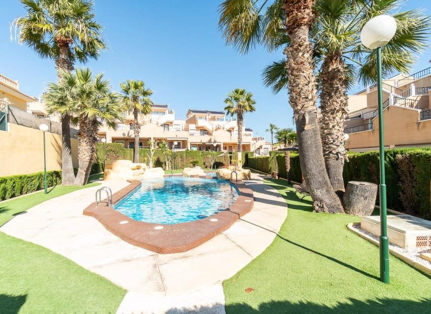 2 Zimmer Apartment zu verkaufen in Orihuela Costa mit Pool - 169.000 € (Ref: 9769023)