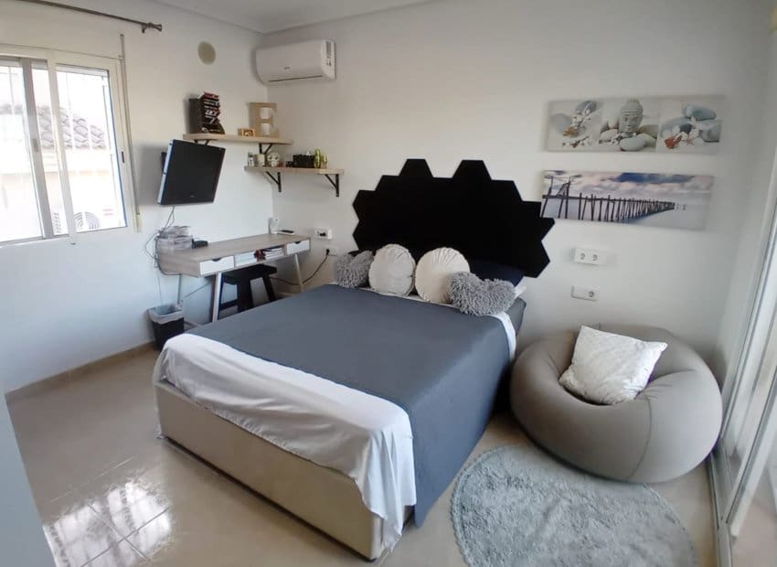 4 bedroom Villa for sale in Dona Pepa with pool - € 395,000 (Ref: 9769025)