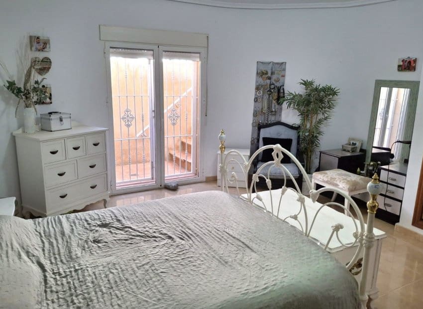 4 bedroom Villa for sale in Dona Pepa with pool - € 395,000 (Ref: 9769025)