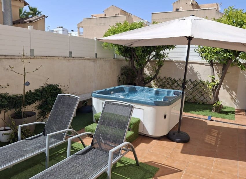 4 bedroom Villa for sale in Dona Pepa with pool - € 395,000 (Ref: 9769025)