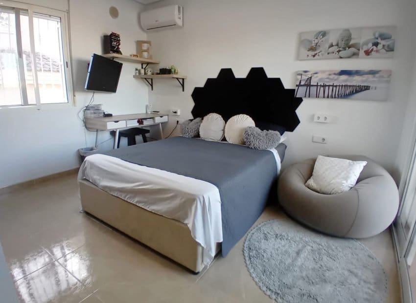 4 bedroom Villa for sale in Dona Pepa with pool - € 395,000 (Ref: 9769025)