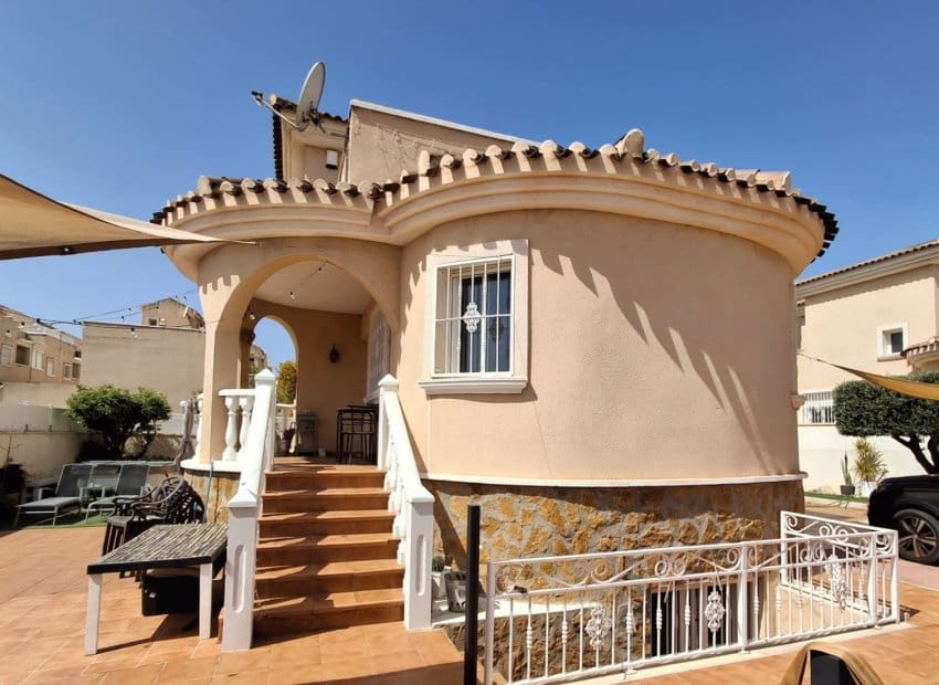 4 bedroom Villa for sale in Dona Pepa with pool - € 395,000 (Ref: 9769025)