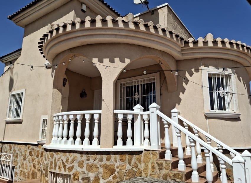 4 bedroom Villa for sale in Dona Pepa with pool - € 395,000 (Ref: 9769025)