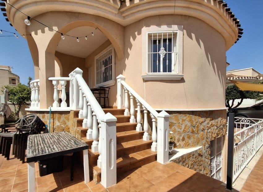 4 bedroom Villa for sale in Dona Pepa with pool - € 395,000 (Ref: 9769025)