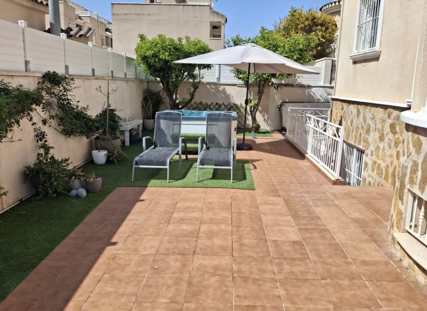 4 bedroom Villa for sale in Dona Pepa with pool - € 395,000 (Ref: 9769025)