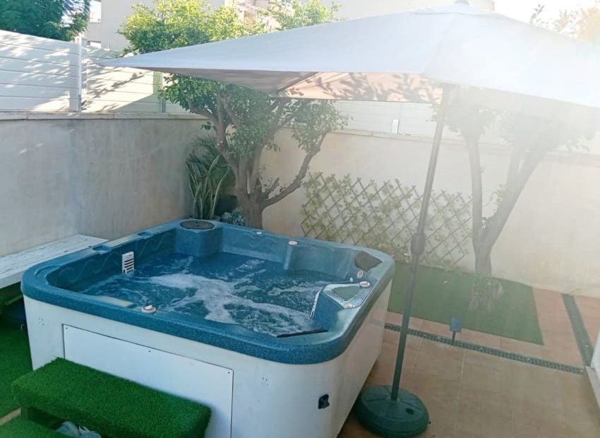 4 bedroom Villa for sale in Dona Pepa with pool - € 395,000 (Ref: 9769025)