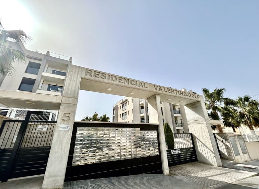 2 Zimmer Apartment zu verkaufen in Villamartin mit Pool - 229.500 € (Ref: 9770908)