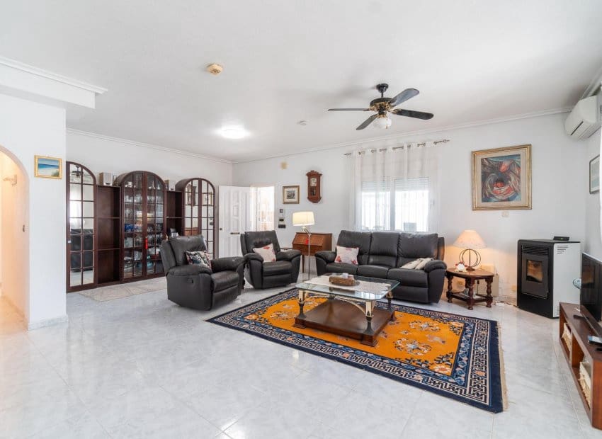 3 quarto Moradia para venda em Playa Flamenca com piscina - 640 000 € (Ref: 9770912)