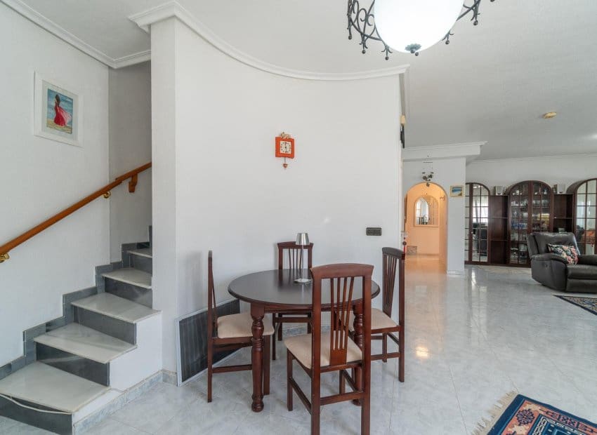 3 quarto Moradia para venda em Playa Flamenca com piscina - 640 000 € (Ref: 9770912)