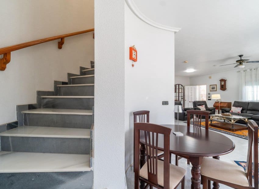 3 quarto Moradia para venda em Playa Flamenca com piscina - 640 000 € (Ref: 9770912)