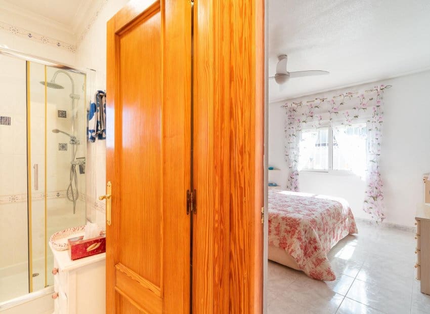 3 quarto Moradia para venda em Playa Flamenca com piscina - 640 000 € (Ref: 9770912)