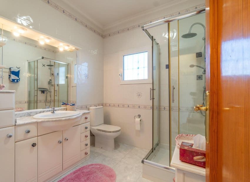 3 quarto Moradia para venda em Playa Flamenca com piscina - 640 000 € (Ref: 9770912)