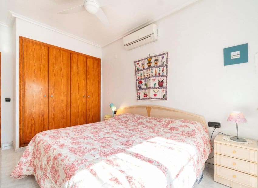 3 quarto Moradia para venda em Playa Flamenca com piscina - 640 000 € (Ref: 9770912)