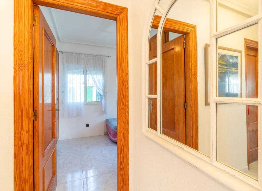 3 quarto Moradia para venda em Playa Flamenca com piscina - 640 000 € (Ref: 9770912)