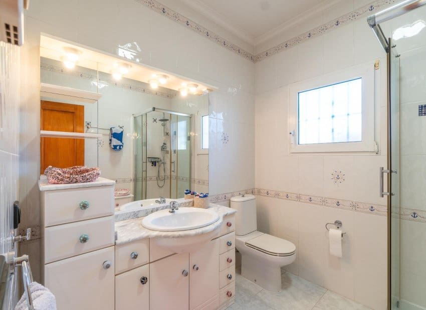 3 quarto Moradia para venda em Playa Flamenca com piscina - 640 000 € (Ref: 9770912)