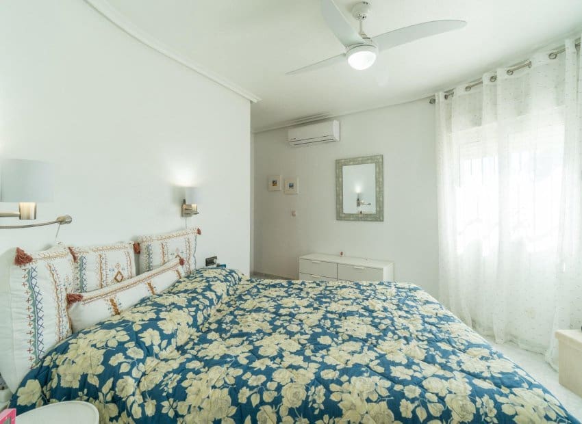 3 quarto Moradia para venda em Playa Flamenca com piscina - 640 000 € (Ref: 9770912)