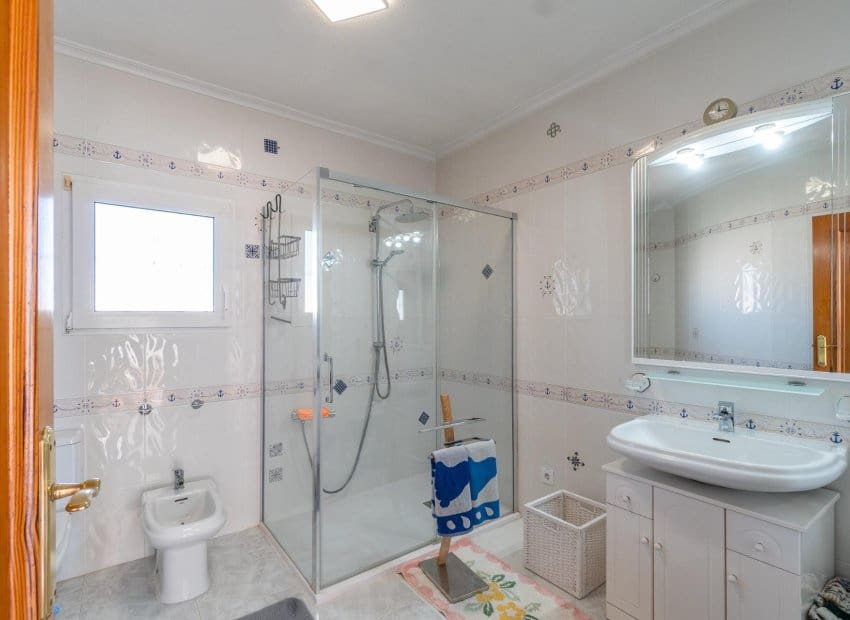3 quarto Moradia para venda em Playa Flamenca com piscina - 640 000 € (Ref: 9770912)