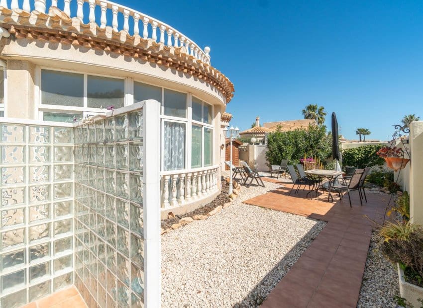 3 quarto Moradia para venda em Playa Flamenca com piscina - 640 000 € (Ref: 9770912)