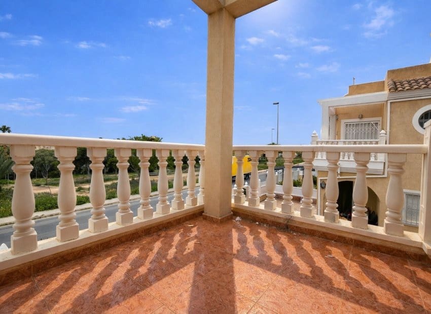 3 soverom Hus til salgs i Cabo Roig med svømmebasseng - € 220 000 (Ref: 9770916)