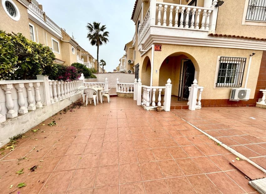 3 soverom Hus til salgs i Cabo Roig med svømmebasseng - € 220 000 (Ref: 9770916)