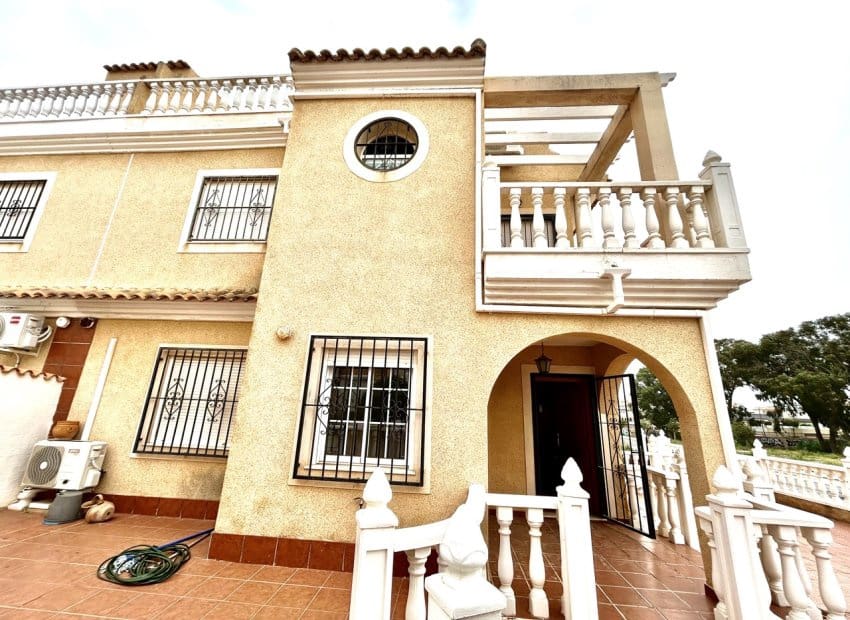 3 soverom Hus til salgs i Cabo Roig med svømmebasseng - € 220 000 (Ref: 9770916)