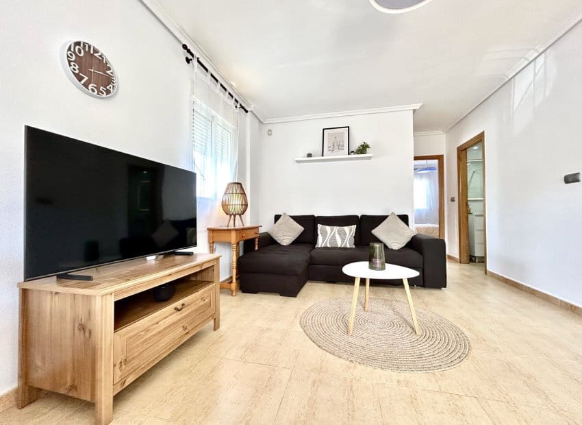 2 soveværelse Lejlighed til salg i Villamartin med swimmingpool - € 159.950 (Ref: 9770917)