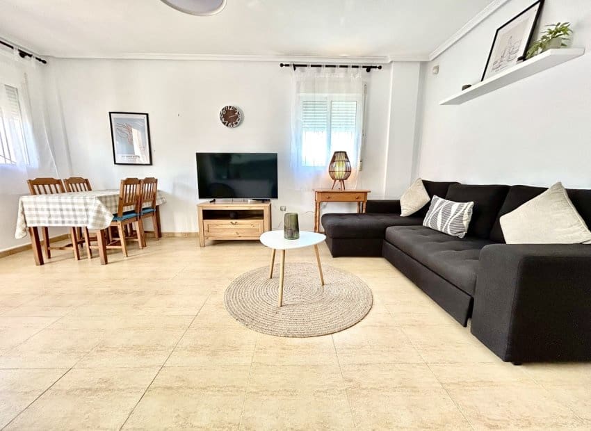 2 soveværelse Lejlighed til salg i Villamartin med swimmingpool - € 159.950 (Ref: 9770917)