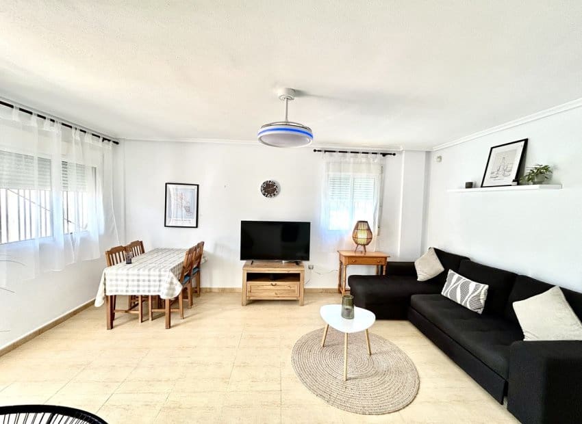 2 soveværelse Lejlighed til salg i Villamartin med swimmingpool - € 159.950 (Ref: 9770917)