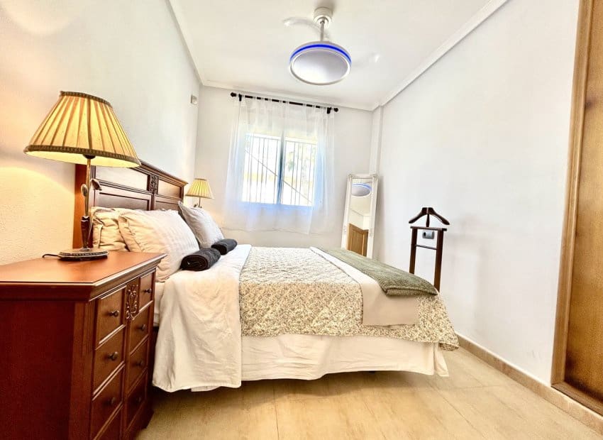 2 soveværelse Lejlighed til salg i Villamartin med swimmingpool - € 159.950 (Ref: 9770917)