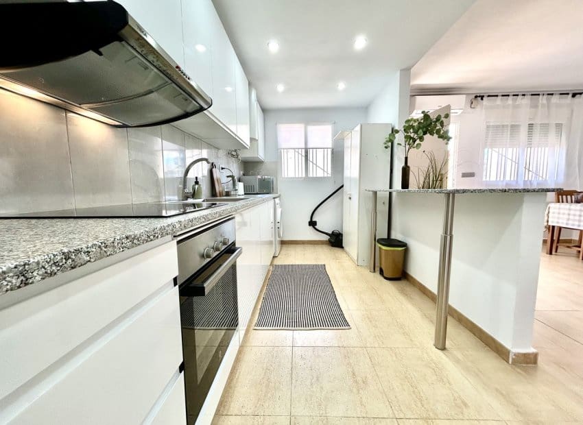 2 soveværelse Lejlighed til salg i Villamartin med swimmingpool - € 159.950 (Ref: 9770917)