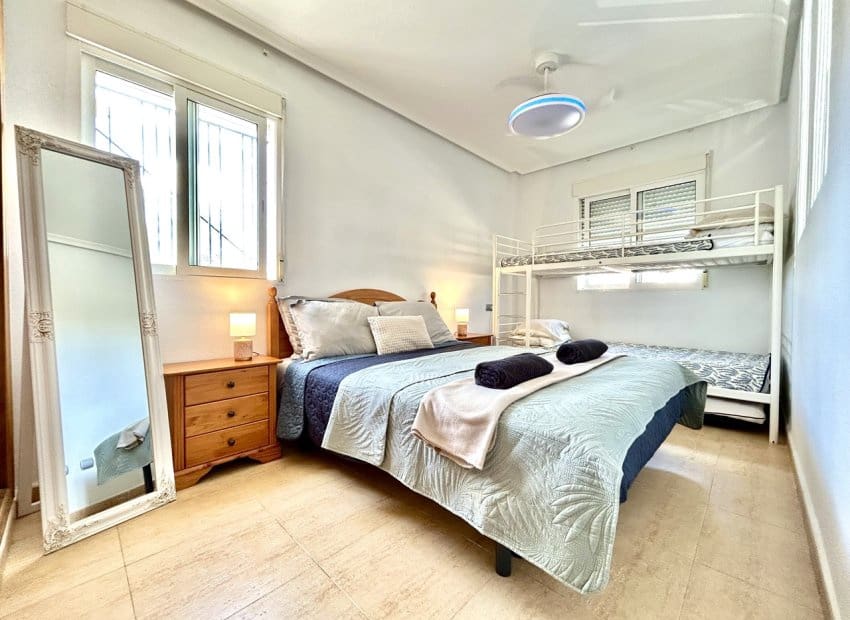 2 soveværelse Lejlighed til salg i Villamartin med swimmingpool - € 159.950 (Ref: 9770917)