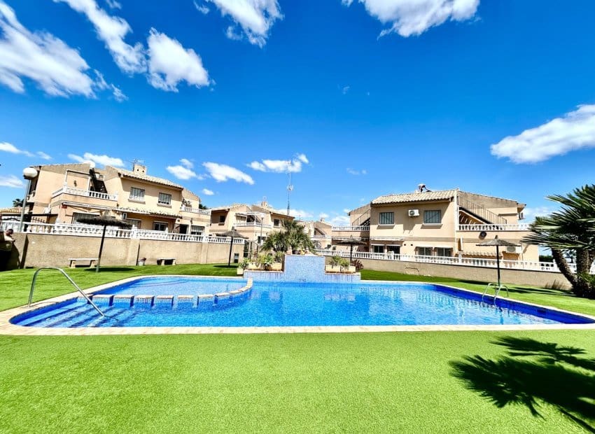 2 soveværelse Lejlighed til salg i Villamartin med swimmingpool - € 159.950 (Ref: 9770917)