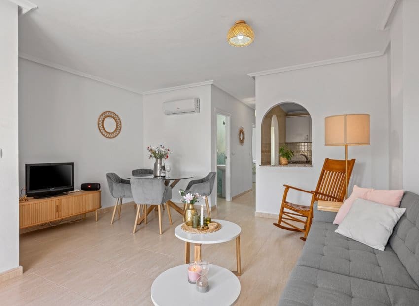 2 soverom Leilighet til salgs i Daya Nueva med svømmebasseng - € 135 000 (Ref: 9775976)