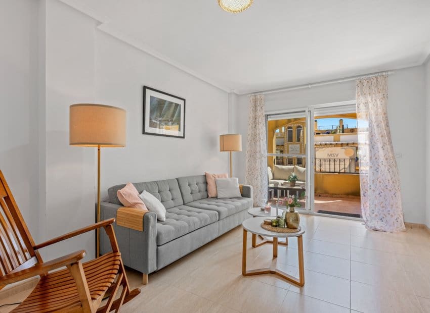 2 soverom Leilighet til salgs i Daya Nueva med svømmebasseng - € 135 000 (Ref: 9775976)