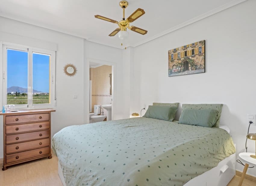 2 soverom Leilighet til salgs i Daya Nueva med svømmebasseng - € 135 000 (Ref: 9775976)